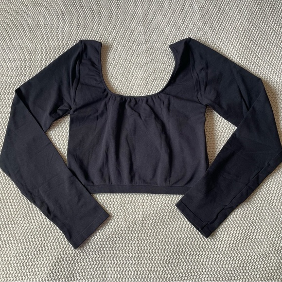 ARITZIA BABATON - Scoop Neck Black Cropped Long Sleeve Top - Picture 4 of 5